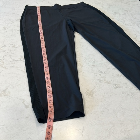 Athleta Brooklyn Mid Rise Ankle Pant 16 Black UPF 40 - Picture 10 of 16